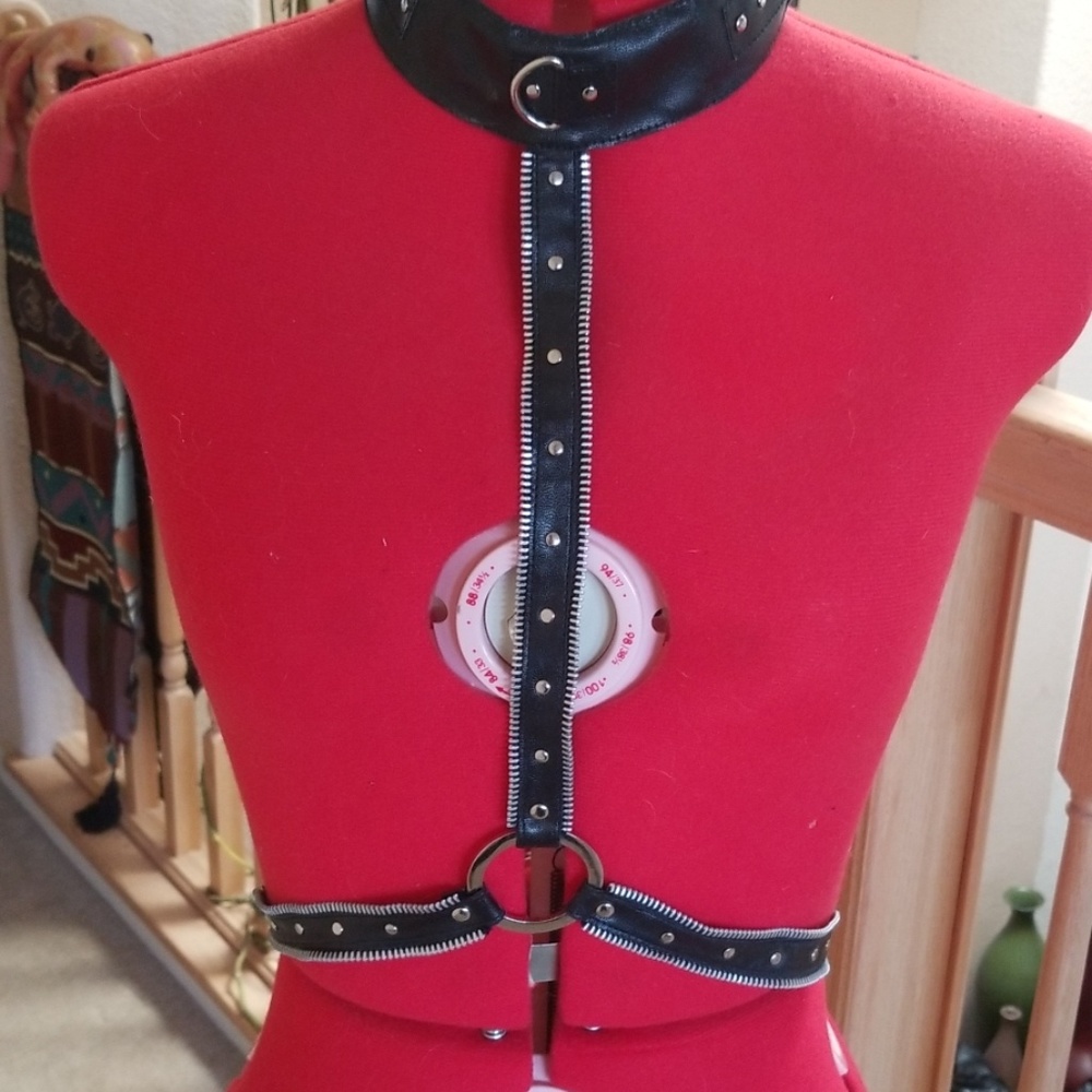 Chocker top accessory